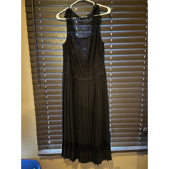 Penningtons Dresses & Skirts - Penningtons Black Lace & Pleat Dress